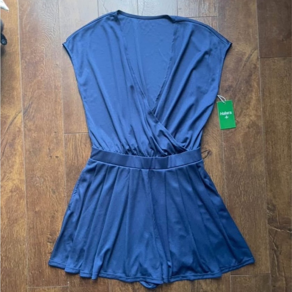 NWT Halara Surplice V Neck Romper Jumpsuit. Stretchy. Pockets. Medium. - Picture 5 of 7
